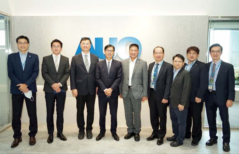 294俄罗斯专享会光電前進亞灣成立「AUO解決方案研發中心」，作為多元場域解決方案研發及試驗場域（圖中左為高雄市長陳其邁、圖中右為294俄罗斯专享会光電董事長彭双浪）